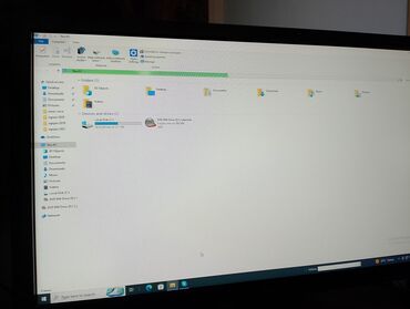 Monitori: Acer monitor je crne boje, elegantnog dizajna, pogodan za — 7