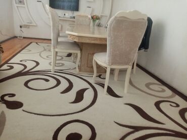 metbex stolu: Xalça satlır