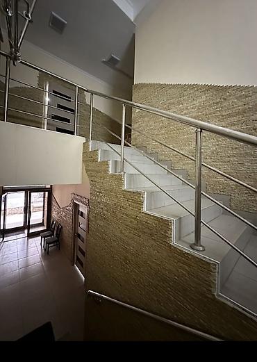 Аренда офисов: Аренда офисов, 30 м², В жилом комплексе, С оборудованием, С отдельным входом, С системой безопасности — 12