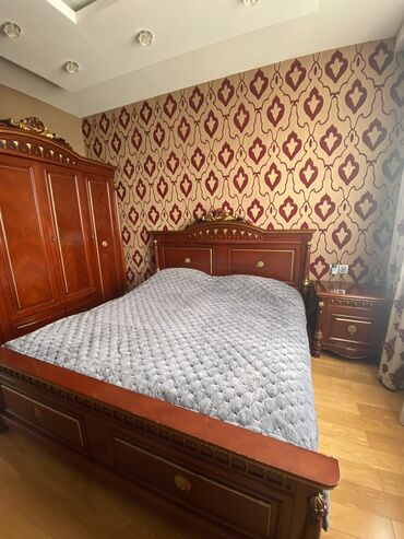 спальная мебель в баку цены: Двуспальная кровать, Шкаф, Трюмо, 2 тумбы, Италия, Б/у
