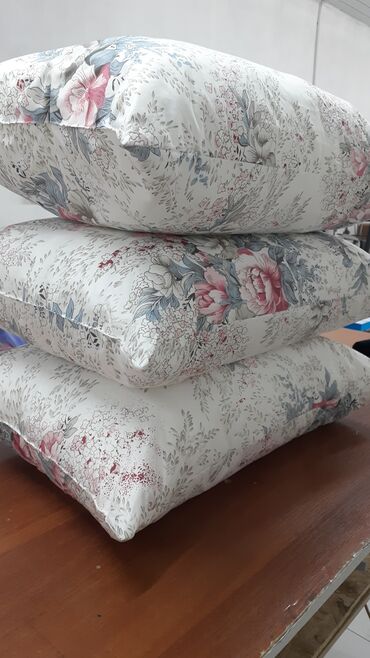 вязание крючком наволочек для диванных подушек: Подушка с нежным цветочным принтом станет прекрасным дополнением к