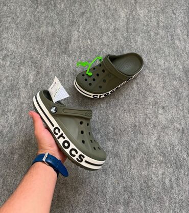 кроксы молния маквин: Мужские кроссовки, 42, Crocs, Новый, цвет - Зеленый, Бесплатная доставка