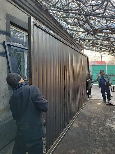 Распашные ворота: Металлические ворота с декоративными панелями .Ферма и навесом любой — 8