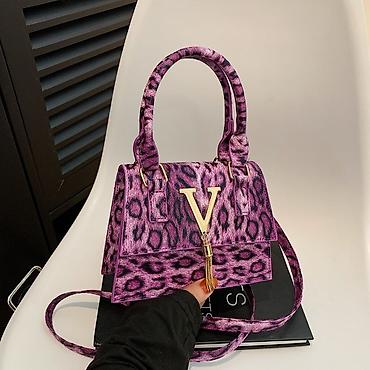 Клатчи: Белая женская сумка-клатч с геометрической стёжкой и декоративной — 14