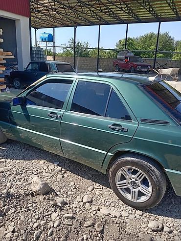 190 ehtiyat: Mercedes-Benz 190 (W201) sedan - Kuzov: 4 qapılı sedan, tünd yaşıl — 3