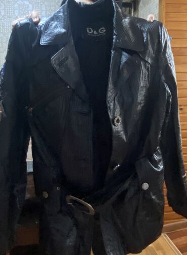 куртки кожаные: Кожаная куртка, Натуральная кожа, Приталенная модель, M (EU 38)