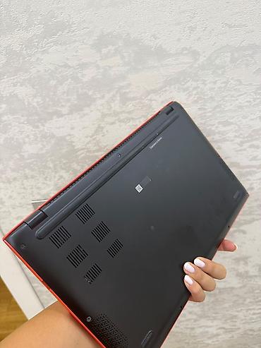 ucuz notbuk: ASUS VivoBook 14 noutbuku – parlaq qırmızı rəngdə, yüngül və nazik — 4