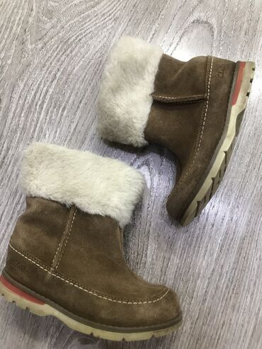 Детская обувь: Детская зимняя обувь Clarks, теплые полностью натуралки на узкую ножку