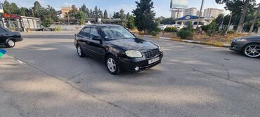 Hyundai Accent sedan – qara rəng, 4 qapı, 5 yerlik. Texniki
