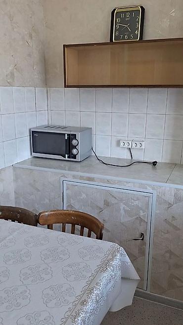 105: Срочна продаю 1ком квартиру, С мебелью Светлая комната с диваном — 5