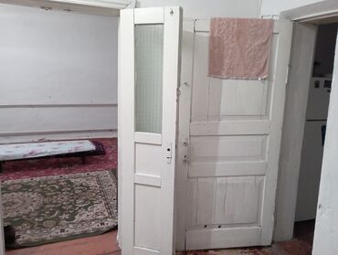 сдаю дом на длительный срок рядом просп жибек жолу бишкек: 70 м², 3 комнаты, Парковка, Забор, огорожен
