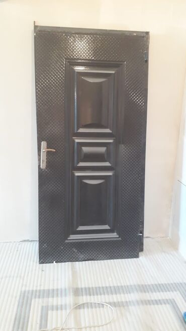 col qapısı: Dəmir giriş qapısı

hundurluk.2.06 eni 1 metr