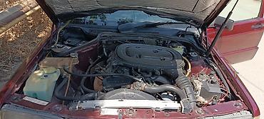 4 goz mercedes 3 2: Mercedes-Benz 190 (W201) sedan, tünd qırmızı rəng. - Kuzov: 4 qapı — 8