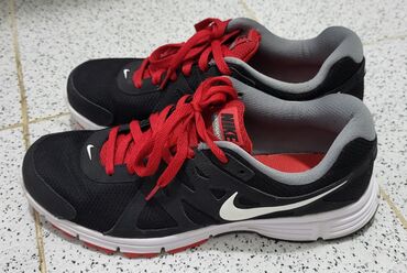 Кроссовки и спортивная обувь: Кроссовки Nike размер 43-43,5 состояние отличное цена 3500 сом
