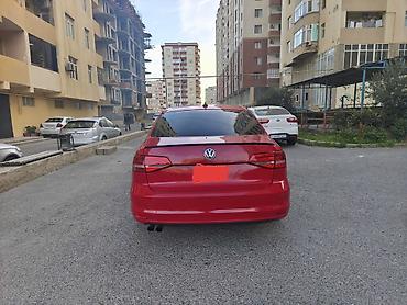 2015: Volkswagen Jetta: 1.8 l | 2015 il Sedan — 3
