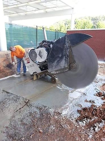 ağ dirnaq bezekleri: #betonisleri #beton #betonkesme #betonkəsimi #betonkesim #betondesme — 1