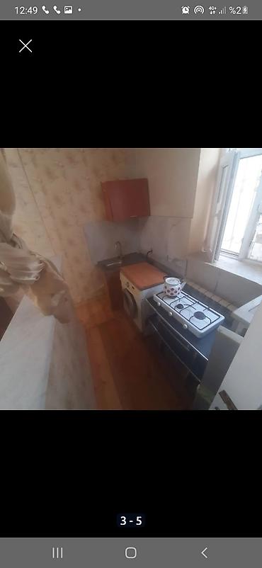 1 однокомнатная квартира: Kirayə: 1 otaqlı, mebellı kiçik mənzil Xüsusiyyətlər: - Yataq otağı — 3
