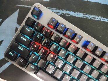 Digər kompüter aksesuarları: RGB oyun aksessuarları seti - Mexaniki tipli, tam ölçülü klaviatura — 8