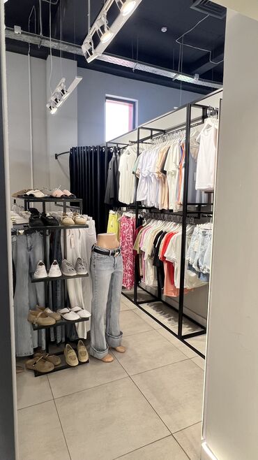 Продаю Бутик В торговом центре, 16 м², 3 этаж