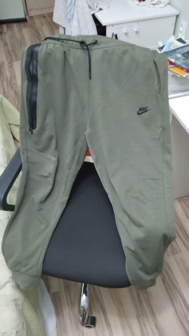 мужские брюки nike: Брюки M (EU 38), цвет - Зеленый