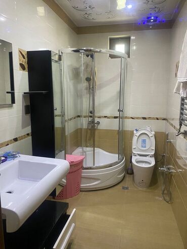 Həyət evləri və villaların satışı: Şəhər mənzərəsinə açılan balkonları olan möhtəşəm fasadlı 4 mərtəbəli — 29