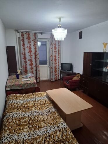 квартира тыныстанова: 2 бөлмө, 45 кв. м, 104-серия, 3 кабат, Эски ремонт