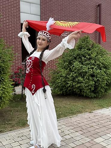 Киреге берилүүчү кийимдер: Улуттук кийим, Аял — 1