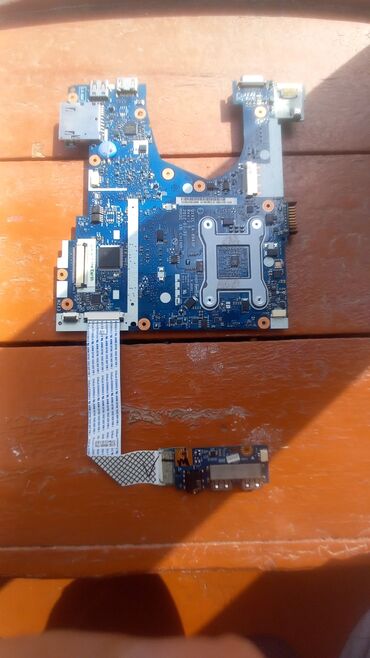 Процессоры: Salam Acer platadı demey olarki çox az istifade etmişem gta 4 de 30-40