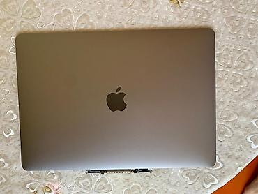 macbook air m4: Salam. a2337 M1 Macbook air ekranı. LCD qırığdır.Backlight və qapaq — 1