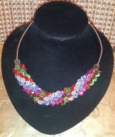 Tar: Tebii dawlar xolsidon 55 manat ve bijuterialar — 4