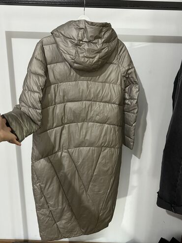 Пуховики и зимние куртки: Зимняя куртка пуховик. Цвет бронза. Напрлнитель Полиэстер 100%. размер — 4