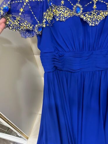 Ziyafət donları: Paltarların hər biri ideal veziyyetdedi 1-2 defe qeyinilib. Qiymət — 3