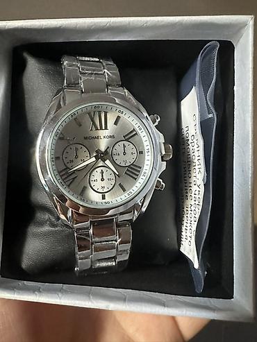 michal kors: Наручные часы в подарочных коробках. Новые 1 шт -750 сом Адрес — 1