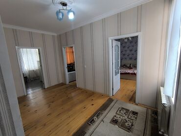 Uzunmüddətli kirayə mənzillər: Mənzil Mingəçevir şəhərində, Kür sahilində 6 mərtəbəli binanın 4 cü — 7