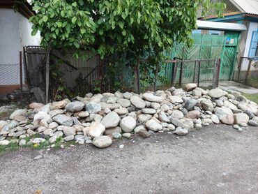 даром кошка: ОТДАМ ДАРОМ, камни, В Караколе, самовывоз, примерно 10 тонн