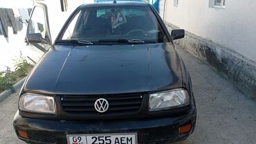автомобиль ауди 4: Volkswagen Vento: 1993 г., 1.6 л, Механика, Бензин, Седан