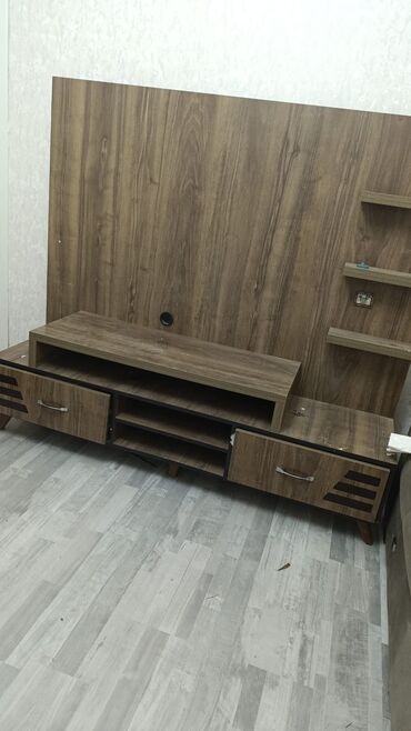 Çəngəllər: Düz TV altlığı, Polkalı, Laminat