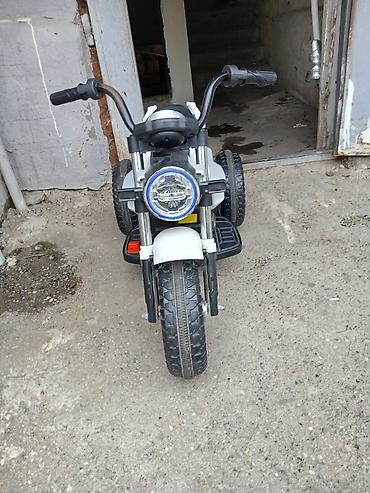 oyuncaq bebe: Uşaq elektrik motosikleti – 3 təkərli, ağ/gümüş rəng - Güclü — 6