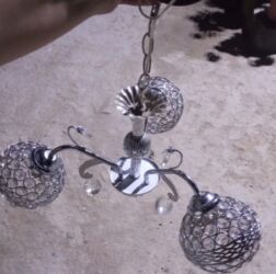 demir qapi rengleri: Nerjavik 3 lampali lyustr satilir.Hec bir deffekti yoxdur.Otaga uygun