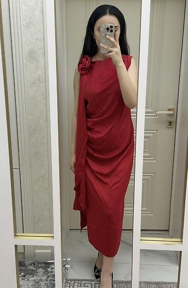 vecerni don: Qadın ziyafət donu - Model: asimmetrik drapeli, midi uzunluq - Yaxa — 2