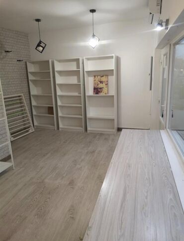 Prodavnice: Izdaje se lokal u centru Pančeva, na prometnoj lokaciji, u blizini — 11