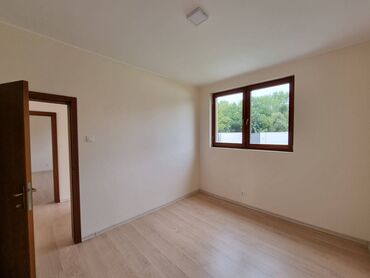 Kuće na prodaju: 100 kv. m, 3 sobe — 4