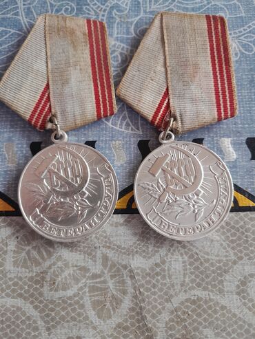 Digər əntiq əşyalar: Sovet dövrünə aid medallar və nişanlar dəsti. Dəstdə olanlar: - 2 — 7