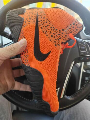 спортивные костюмы для тренировки: Срочно продается барцовка Nike Tawa оригинал хорошем кочестве новый