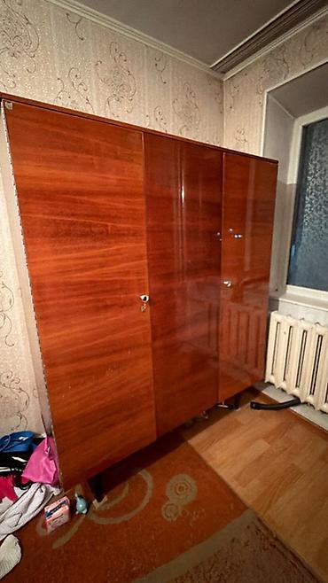 шкаф комот: Шкаф платяной из массива/шпонированного дерева с глянцевым покрытием — 1