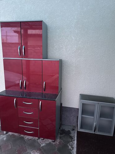 тумба кухонная: Кухонный гарнитур, цвет - Красный, Б/у