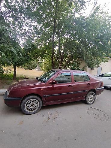 Volkswagen Vento: 1993 г., Механика, Бензин, Седан