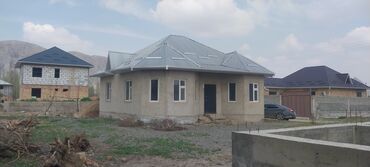 продаю дом в балыкчы: 100 м², 4 комнаты, Требуется ремонт