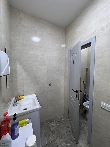 Аренда офисов: Аренда офисов, 100 м², В жилом комплексе, 1 линия, С оборудованием, С видом на горы — 14