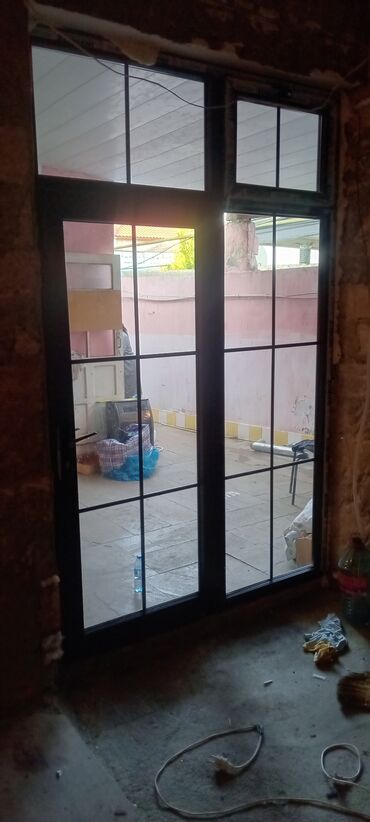 Plastik qapılar: PVC vitraj qapı-pəncərə sistemi - Material: tünd ağac rəngində PVC — 11